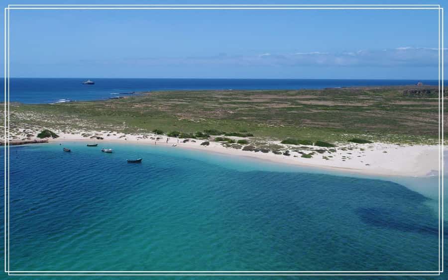 Boa Vista: Motoryacht Trip with Fishing, Snorkel, Beach BBQ - Two hours on a small island