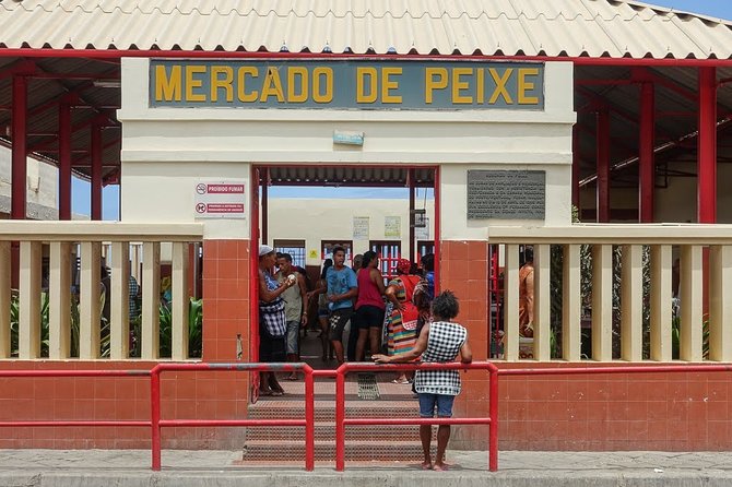 City Walking Tour, Mindelo, Highlights - Fruit, spices, tea, and crafts at the municipal market