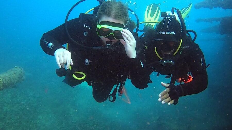 Discover Scuba Diving Program for Beginners - A small group makes the lesson easier