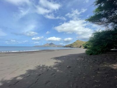 Discover the Black Sand Beach+the Natural Pool
