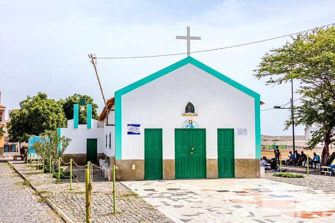 Full Day Adults Only Tour of Sal with Lobster Lunch and Salt Lake - Viveiro Botanical Garden and Zoo di Terra