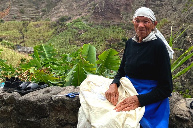 Full-Day Island Tour in Santo Antão with Lunch Included - What the guide adds to the day