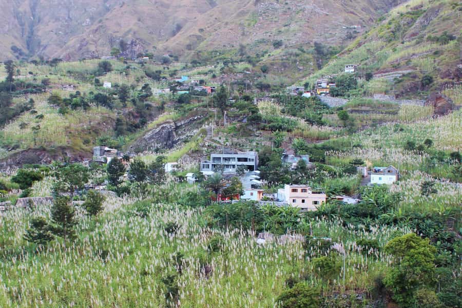 Hike from the Cova Volcano Crater to Ribeira Paúl - What the six-hour schedule means