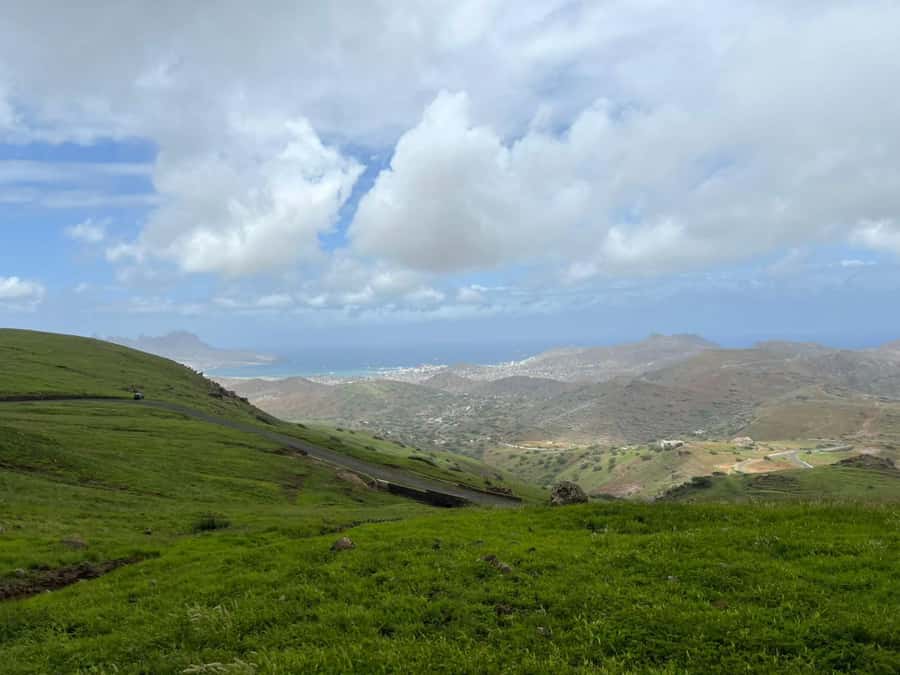 Hike to the highest point of Monte verde - Walking the cobbled road toward the summit