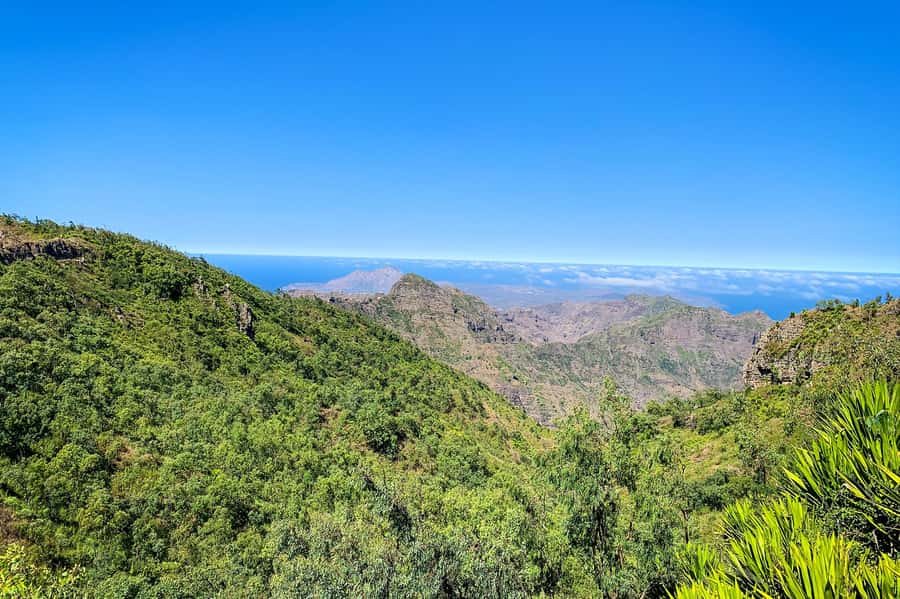 Island tour with German-speaking guide for cruise guests - Calheta de São Miguel and the coastal pause