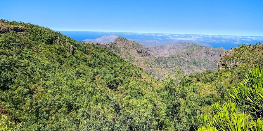Island tour with German-speaking guide for cruise guests - Praia at the end of the route