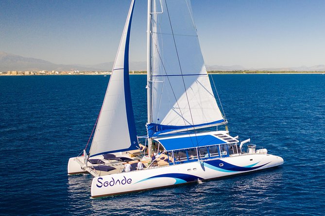Lounge Catamaran SODADE Half-Day - Serra Negra, beaches, and possible wildlife sightings
