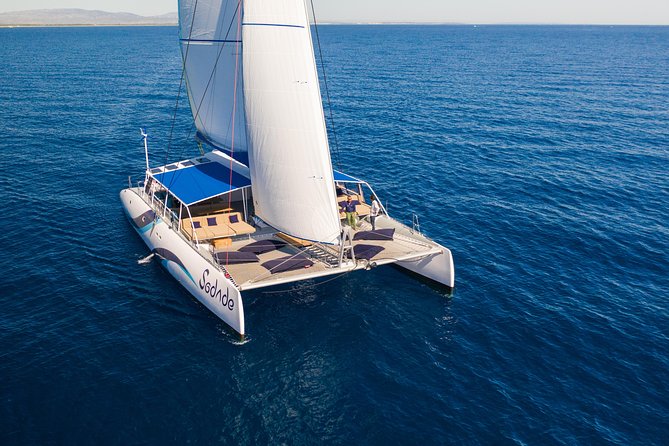 Lounge Catamaran SODADE Half-Day - Drinks, snacks, and the afternoon atmosphere