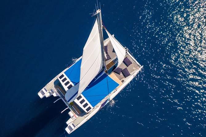 Lounge Catamaran SODADE Half-Day - How stable is the boat in choppy weather?