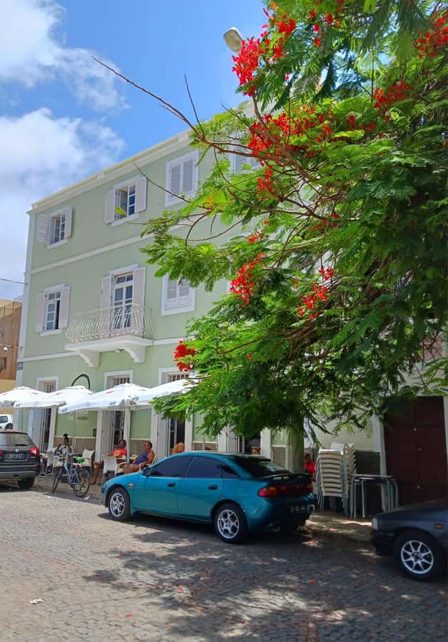 Mindelo: City Tour with Hotel Pickup and Drop-Off - Palácio do Povo and Mindelo’s colonial center