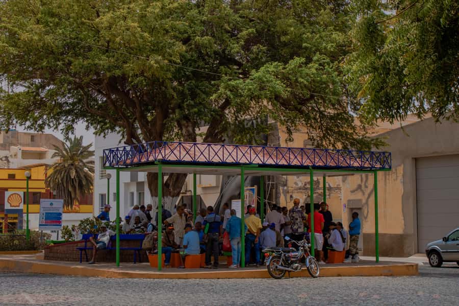 Mindelo: City Tour with Hotel Pickup and Drop-Off - Guides, languages, and the private-group format
