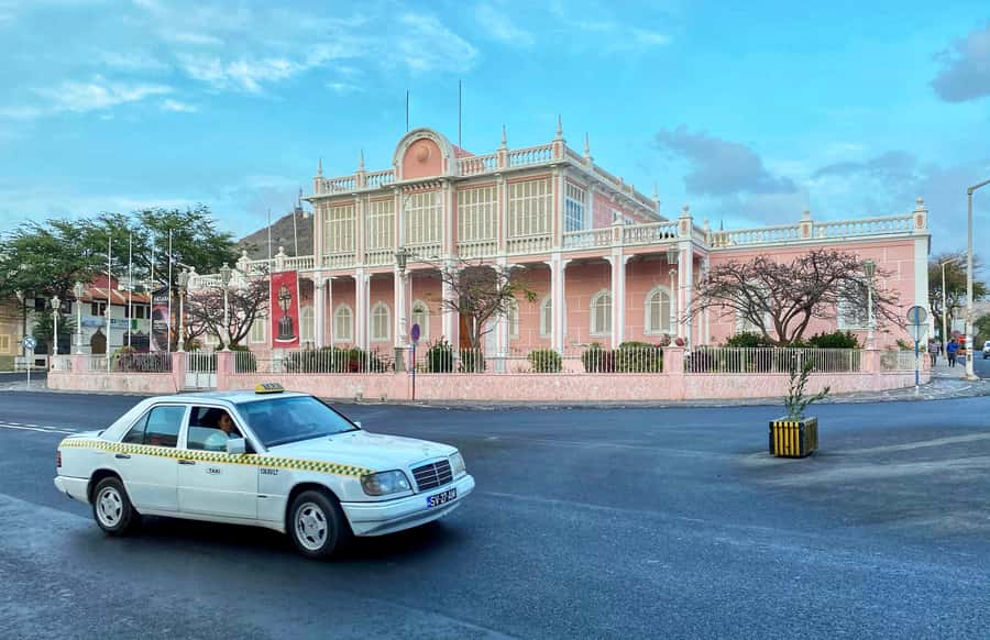 Mindelo: Private Walking Tour with Local Food Tasting - Praça Estrela and Mindelo’s everyday street scene