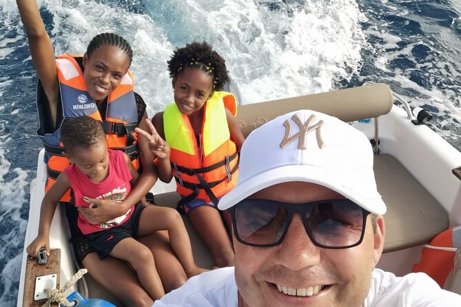 Private Boat Tour in Santa Maria - Two hours on Sal’s blue water