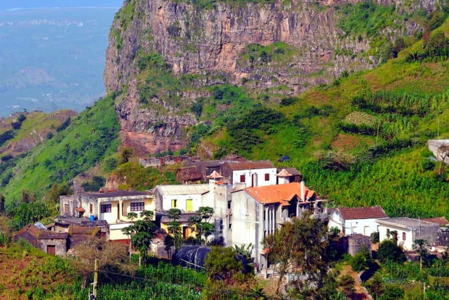 Private Hike through mountains and distant rural villages - My final take on this Santiago hike
