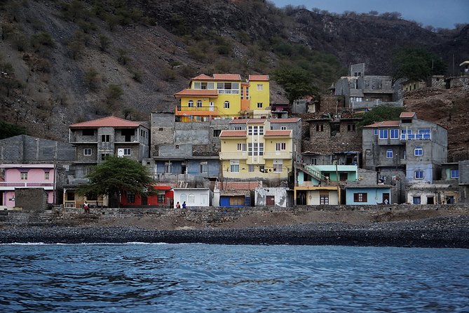 Ribeira da Barca: Boat Trip to the Cave, Snorkeling and BBQ on the beach - The guides and group size