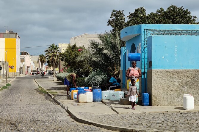 Sal island: Private Santa Maria City Tour, Street Art and Tapas - Learning to spot Cape Verdean arts and souvenirs