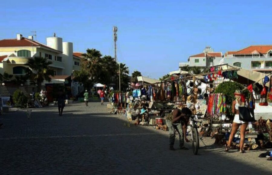 Sal island: Santa Maria city tour, street art and tapas - Starting at the Pontão, where Santa Maria meets the sea