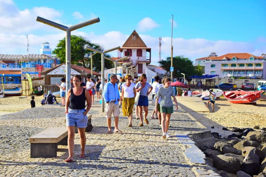 Sal island: Santa Maria city tour, street art and tapas - Learning to spot genuine Cape Verde souvenirs