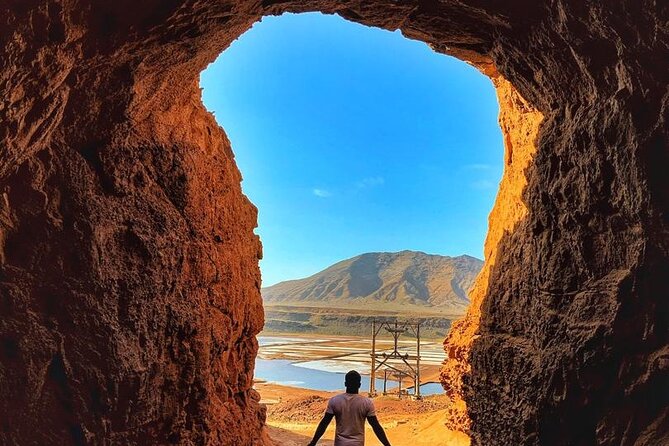 Sal Private Tour: All inclusive Salt Lake, Blue eye and Shark Bay - Miragem’s water illusion in the desert
