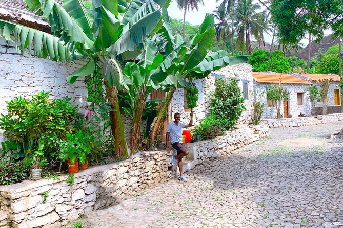 Santiago Island: 4-Hour Calabaceira Valley Hike & Guided Tour to Cidade Velha - Sé Catedral ruins and the city’s former importance