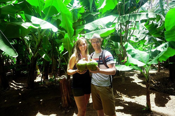 Santiago Island: Banana Plantation, Natural Park & Workshop with a local family - What makes the guides important