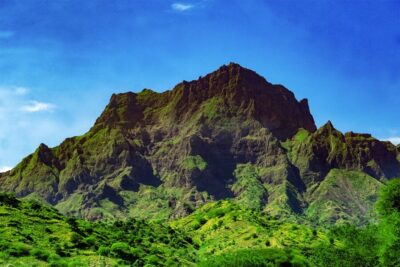 Longueira, Pico de Antónia & Monte Tchota Trek
