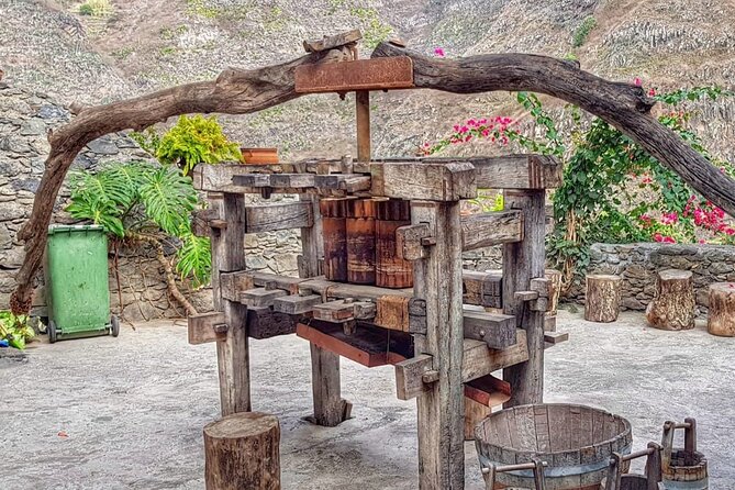 Santo Antão: Day Trip by Car or Trek - Delgadinho ridge and the road to Ribeira Grande