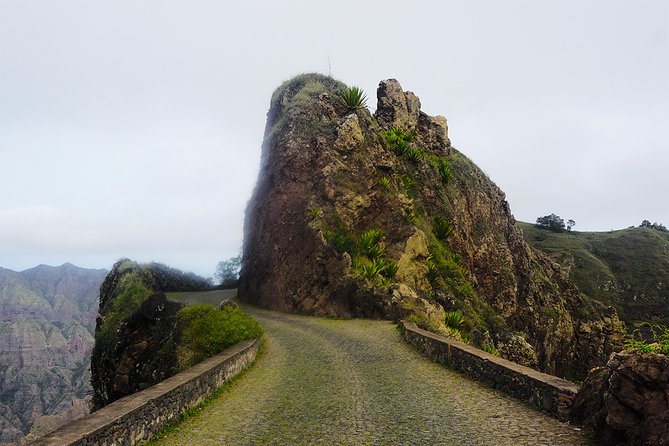 Santo Antão: Full-day Island Tour & Visit to Cova de Paúl Volcano Crater - Fontainhas, the day’s most dramatic village
