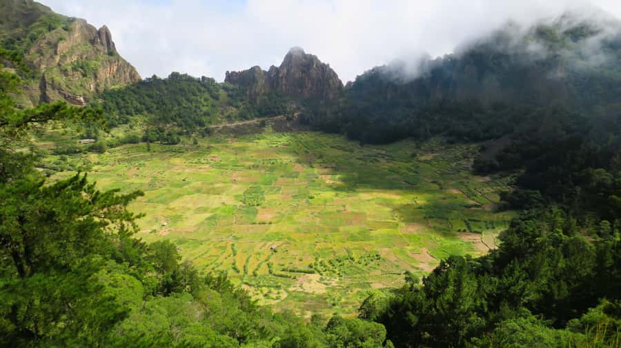 Santo Antão: Hiking Cova Volcano Crater to Ribeira Paúl - Starting above 1,000 meters in Cova Natural Park