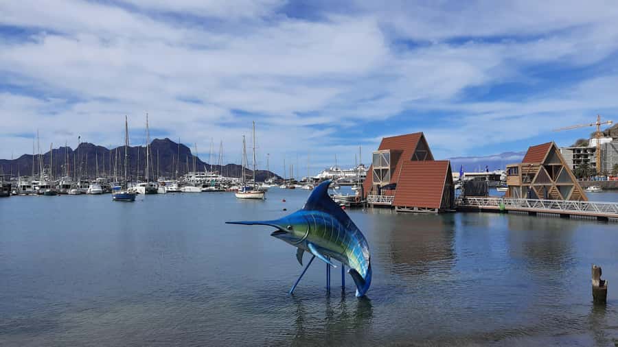 São Vicente: Markets, Beaches and Natural Park Tour - Mindelo on foot, from city streets to the African Market