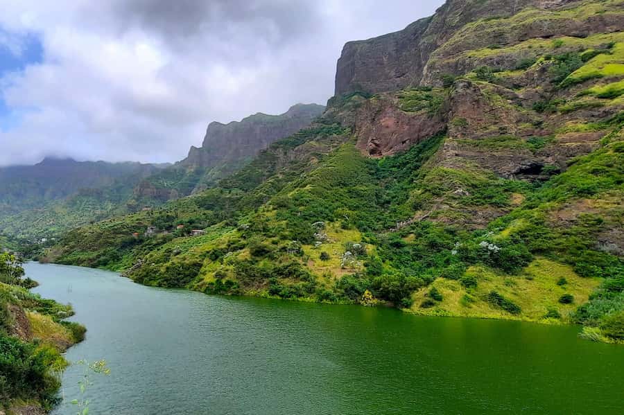 Serra Malagueta: Principal Valley Hike & Lunch with Locals - A 4.5-kilometer trail with a real downhill bite